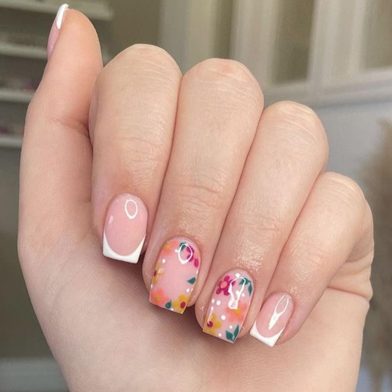 Easter Press On Nails Short Fake Nails with Glue Rabbit Eggs Pattern Design Flower False Nails Easter Press Ons Cute Bunny Stick on Nails Artificial Nails Finger Manicure for Women 24Pcs