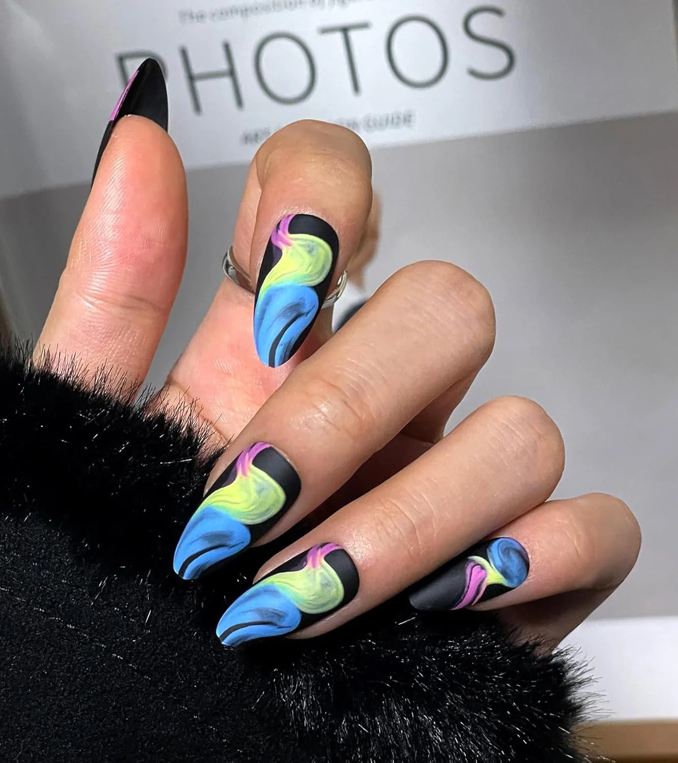 Elegant Black Medium Matte Stiletto Press-On Fake Nails–Trendy Artificial Manicure for Effortless Style-Free Shipping