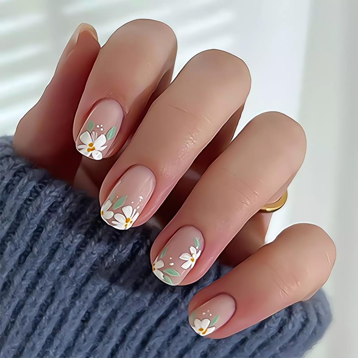 Spring Daisy Floral Tips Press-On Nails Fake Artificial Nails 24 Pcs – Free Shipping