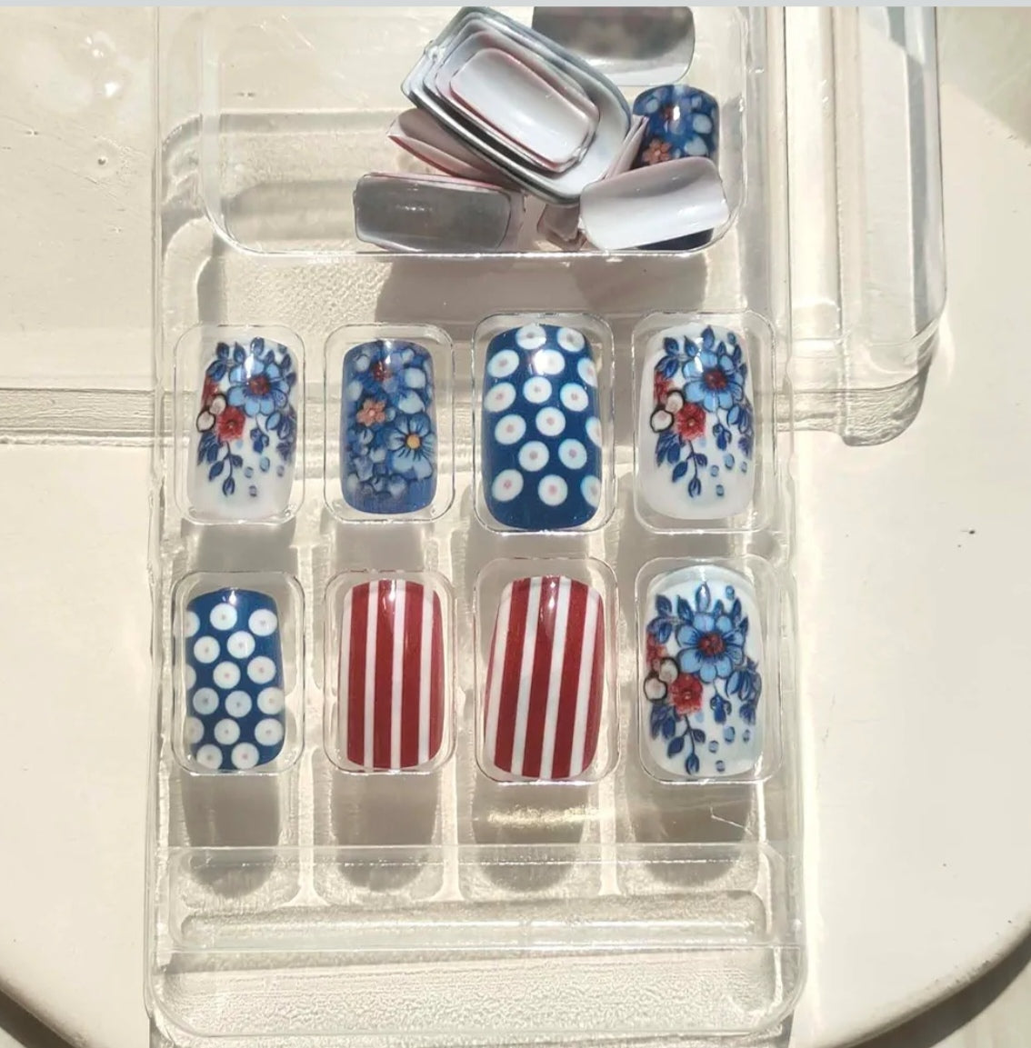 Chic Patriotic Floral Flag Press-On Nails Fake Artificial Nails 24 Pcs – Free Shipping
