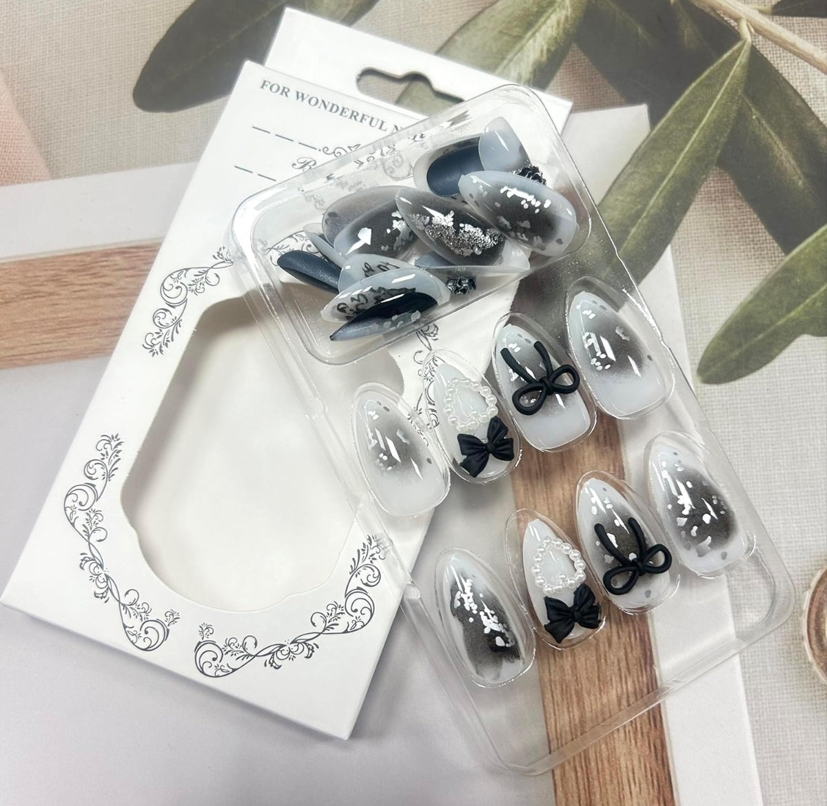 Elegant Black White 3D Ribbon Press-On Nails Artificial Nails 24 Pcs - Free Shipping