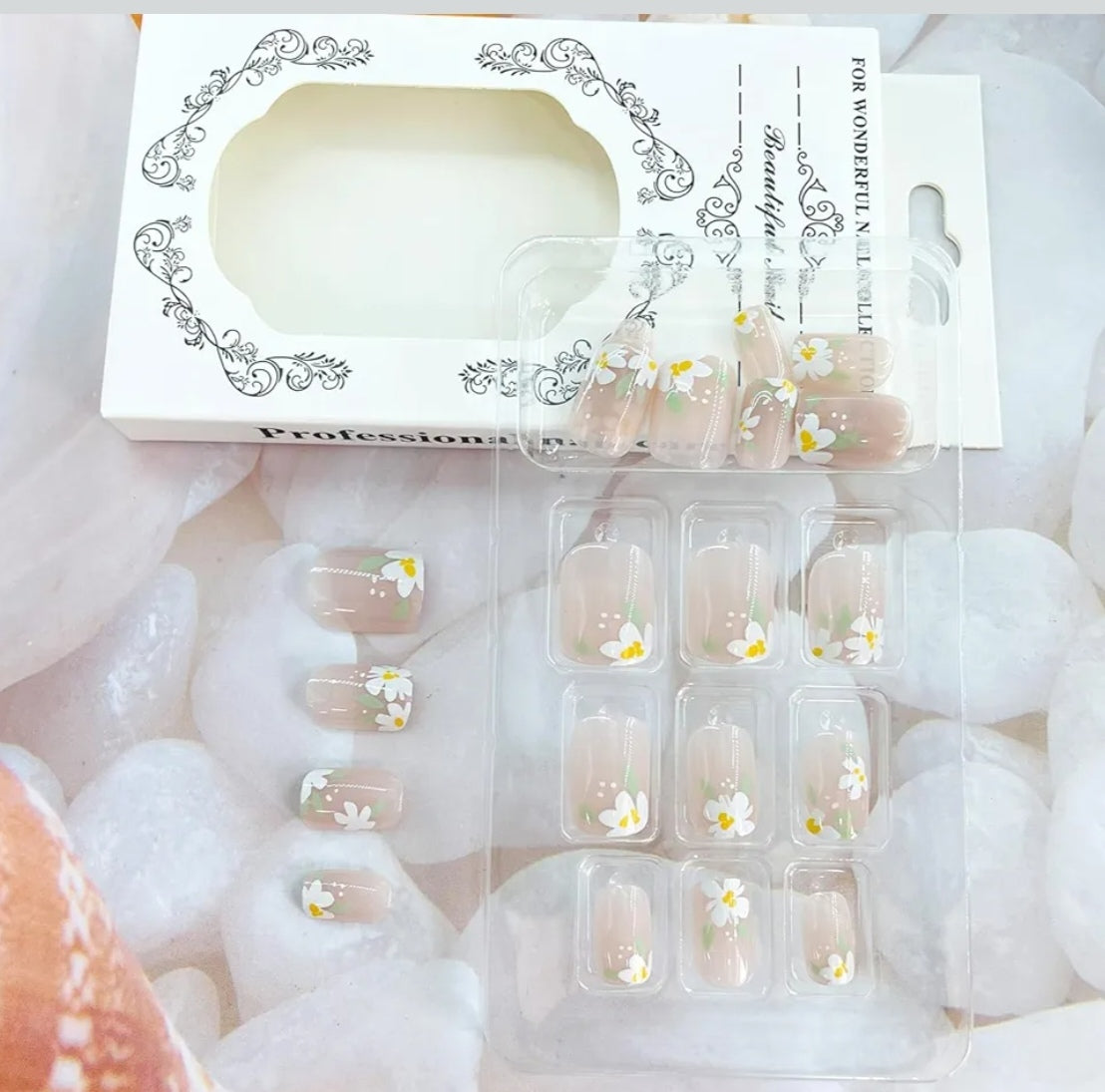 Spring Daisy Floral Tips Press-On Nails Fake Artificial Nails 24 Pcs – Free Shipping