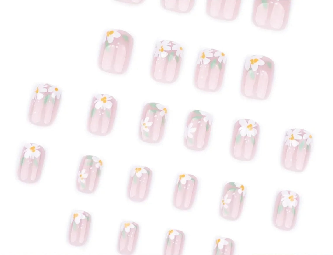 Spring Daisy Floral Tips Press-On Nails Fake Artificial Nails 24 Pcs – Free Shipping