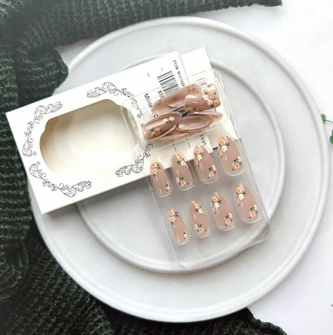 Cute Spring Floral Daisy Blossom Press-On Nails Fake Artificial Nails Set 24 Pcs - Free Shipping