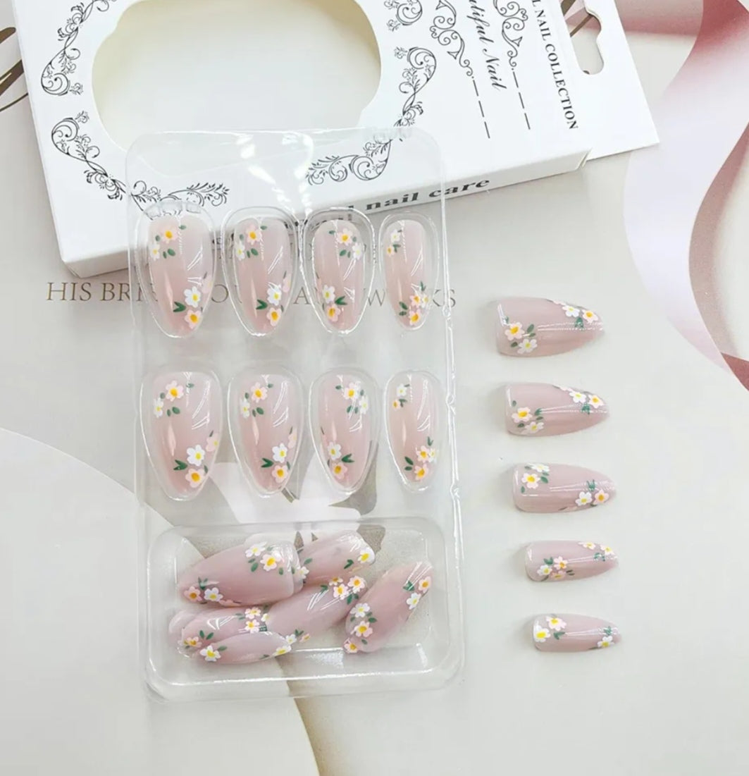 Cute Spring Floral Daisy Blossom Press-On Nails Fake Artificial Nails Set 24 Pcs - Free Shipping