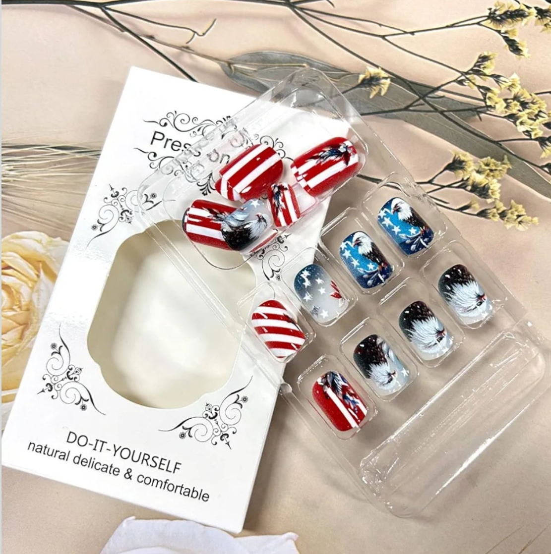 Stylish Iconic Eagle American Flag Feather Press-On Nails Fake Artificial Nails 24 Pcs – Free Shipping