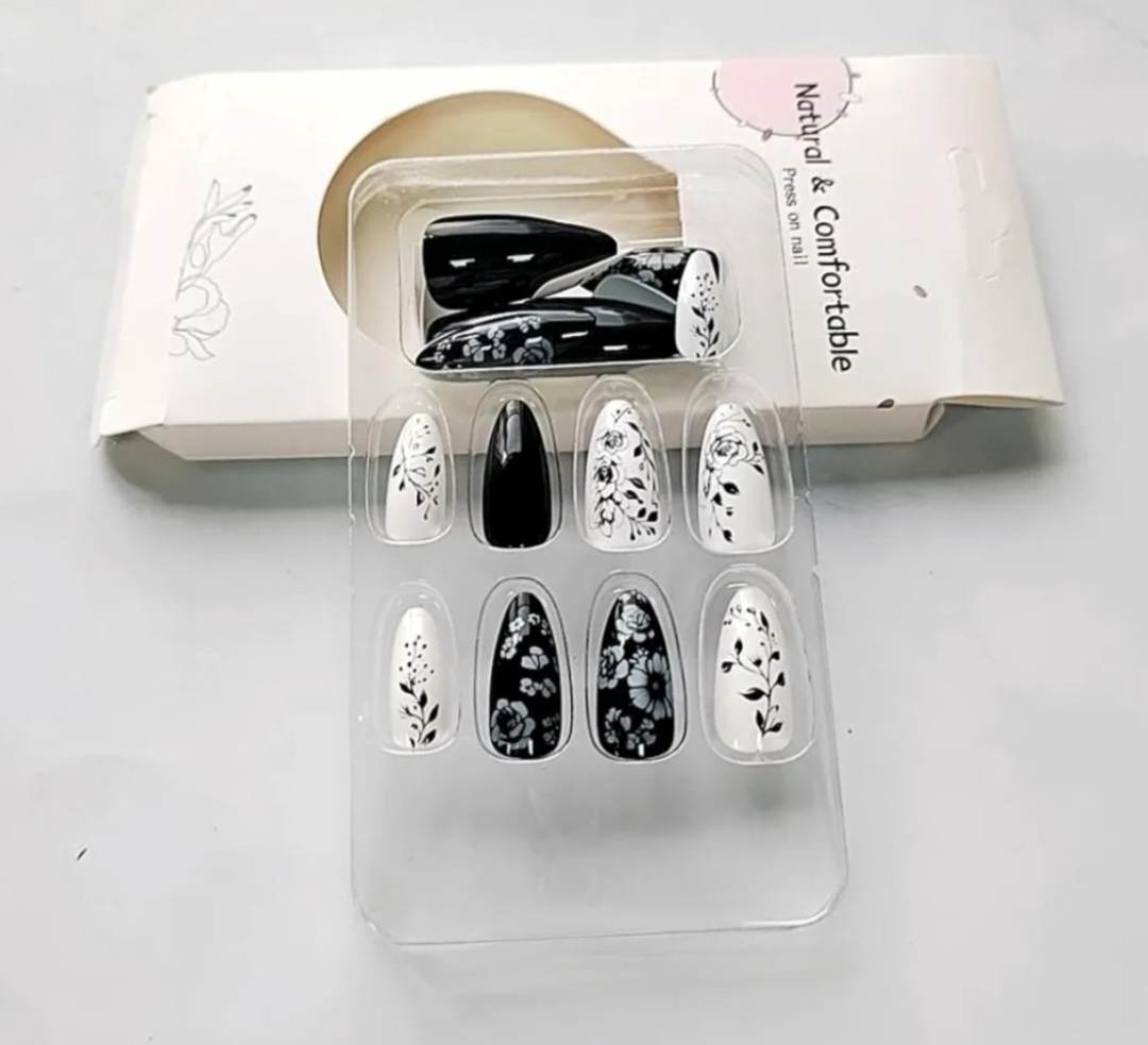 Chic Black White Floral Press-On Nails Fake Artificial Nails 24 Pcs – Free Shipping