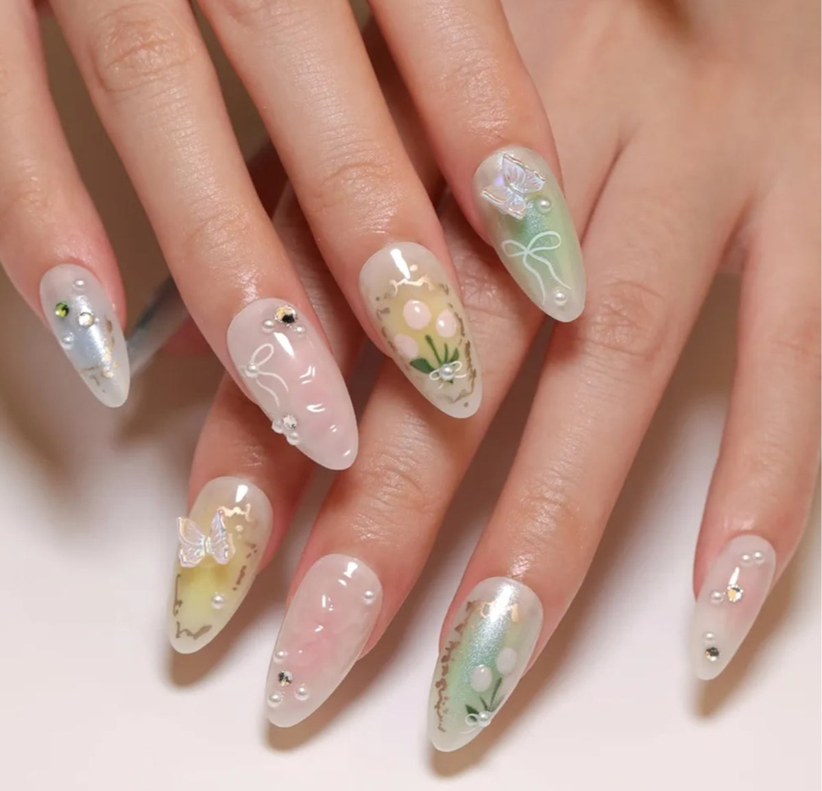 Cute Floral 3D Butterfly Almond Rhinestones Press-On Nails Artificial Nails 24 Pcs - Free Shipping