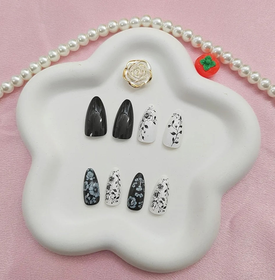 Chic Black White Floral Press-On Nails Fake Artificial Nails 24 Pcs – Free Shipping